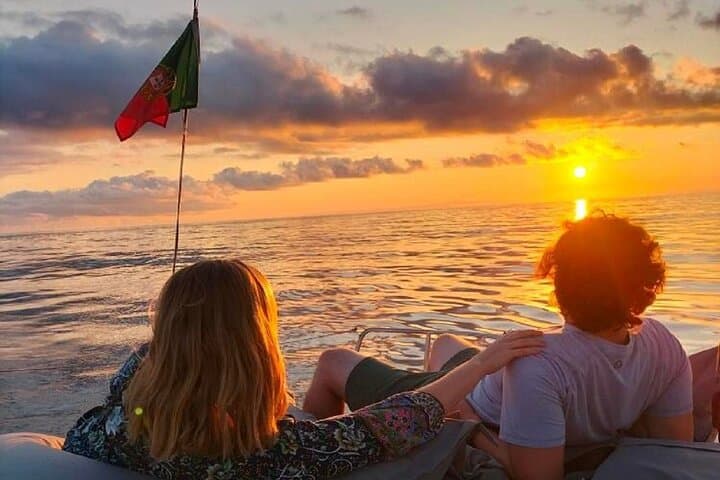2,5-stündige Sonnenuntergangs-Navigation mit Azoren-Vorspeisen und Wein